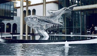 鲸鱼镜面不锈钢雕塑