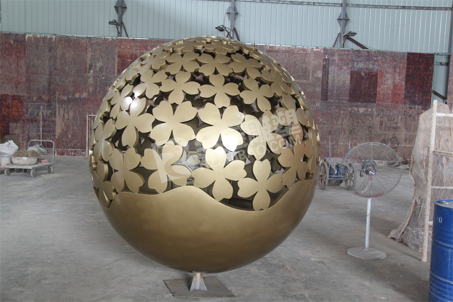 万华化学(福建)有限公司企业园区镂空球不锈钢雕塑项目