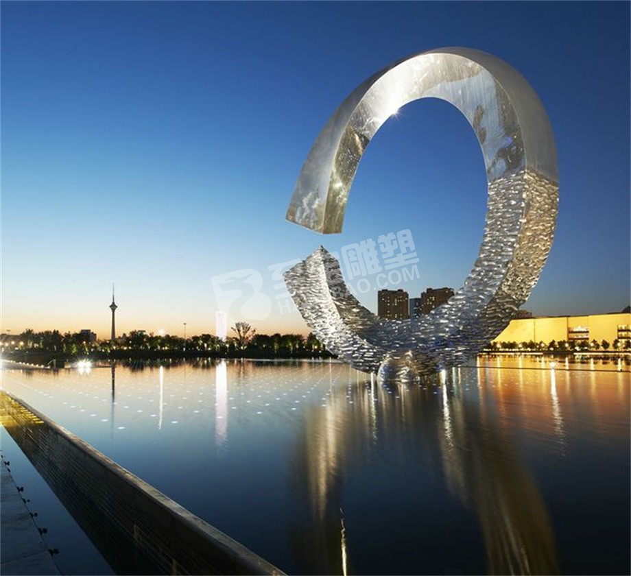 城市水池景观创意镂空字母C不锈钢雕塑定制