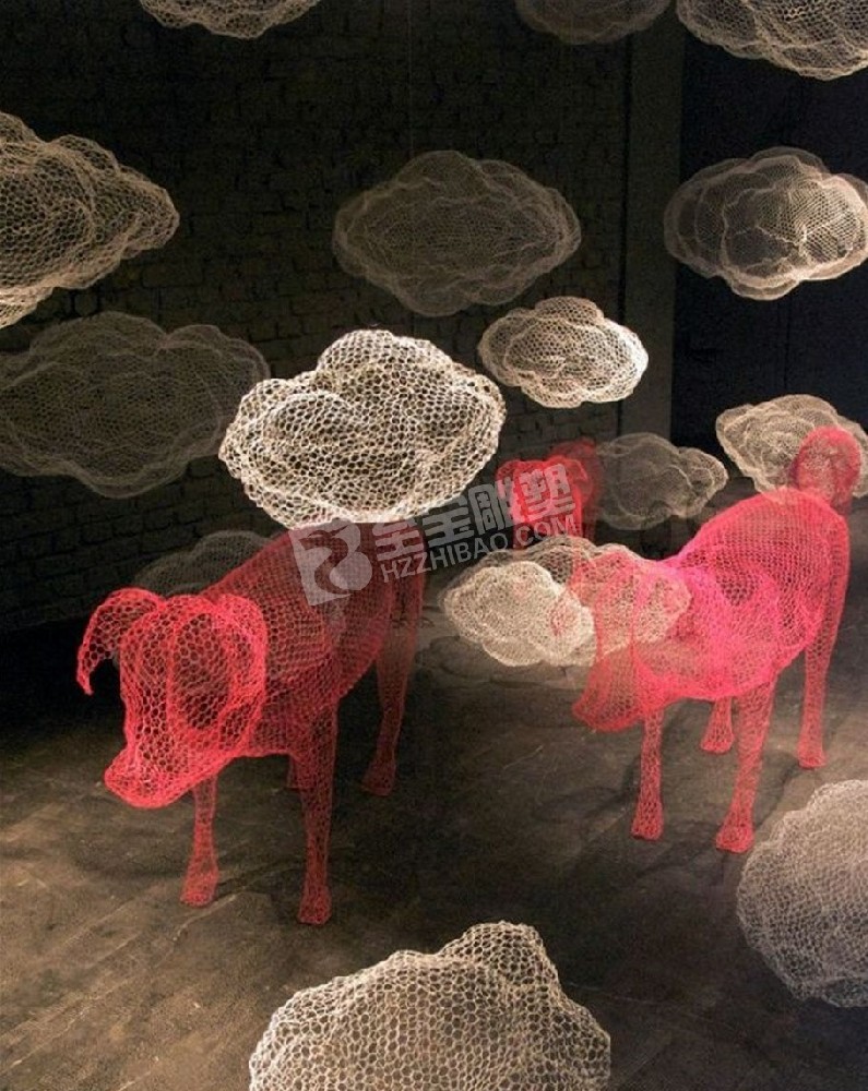 商场镂空创意云朵+猪不锈钢雕塑定制
