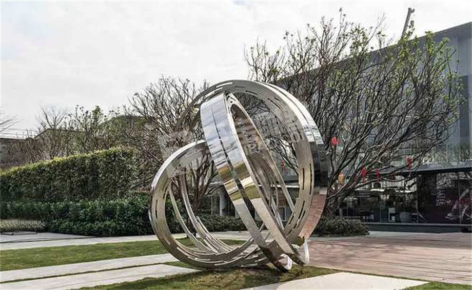 大型户外广场不锈钢定制园林创意镜面圆雕塑
