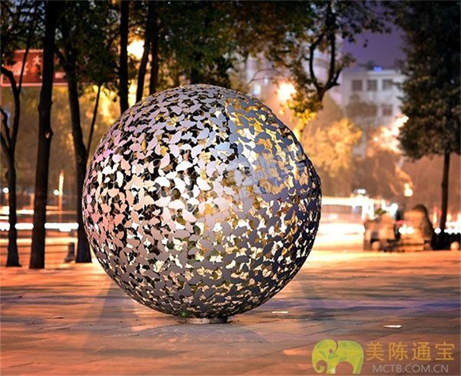 城市广场镜面镂空球不锈钢雕塑定制