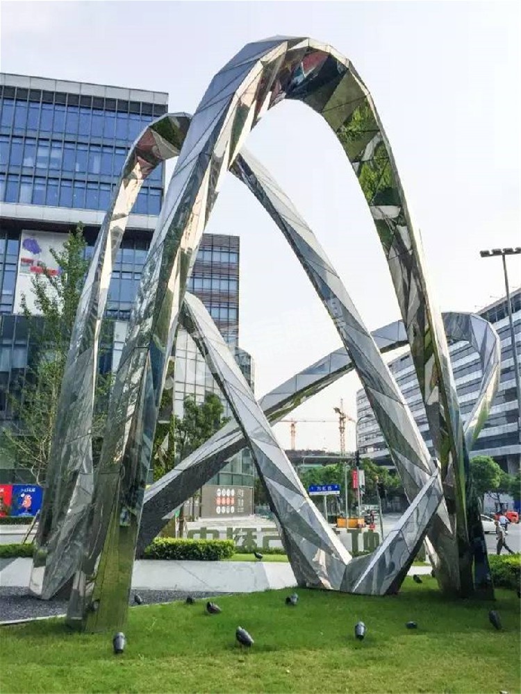 写字楼广场抽象镜面飘带不锈钢雕塑定制