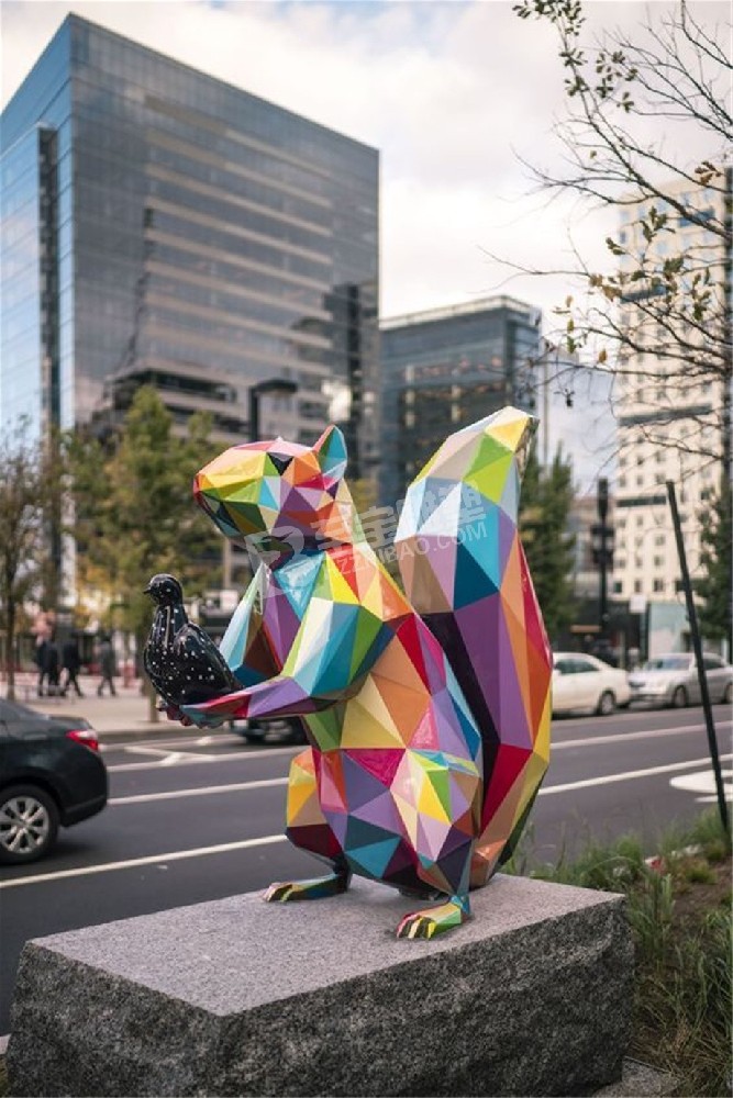城市道路切面松鼠不锈钢雕塑定制