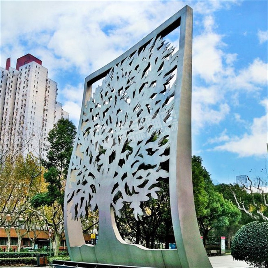 城市广场镜面树不锈钢雕塑定制