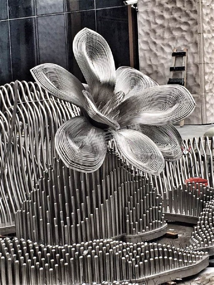 地产镜面花朵不锈钢雕塑定制