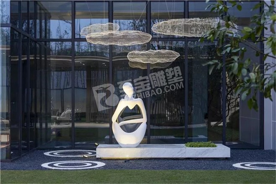 酒店入户镂空云朵和抽象人物不锈钢雕塑定制