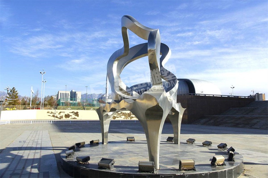 城市镜面抽象钢琴不锈钢雕塑定制