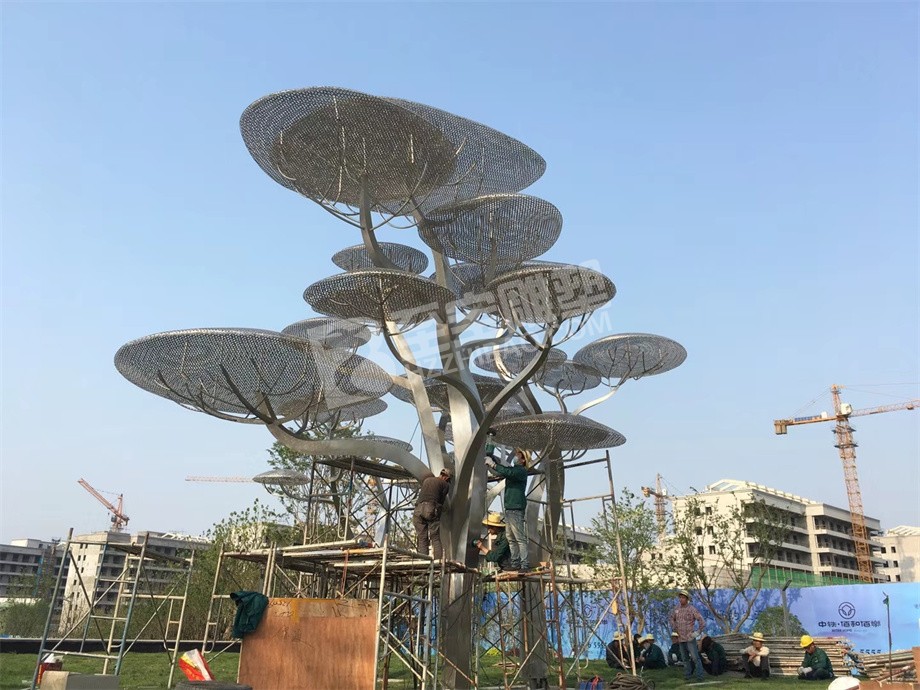 城市广场创意镂空树不锈钢雕塑定制