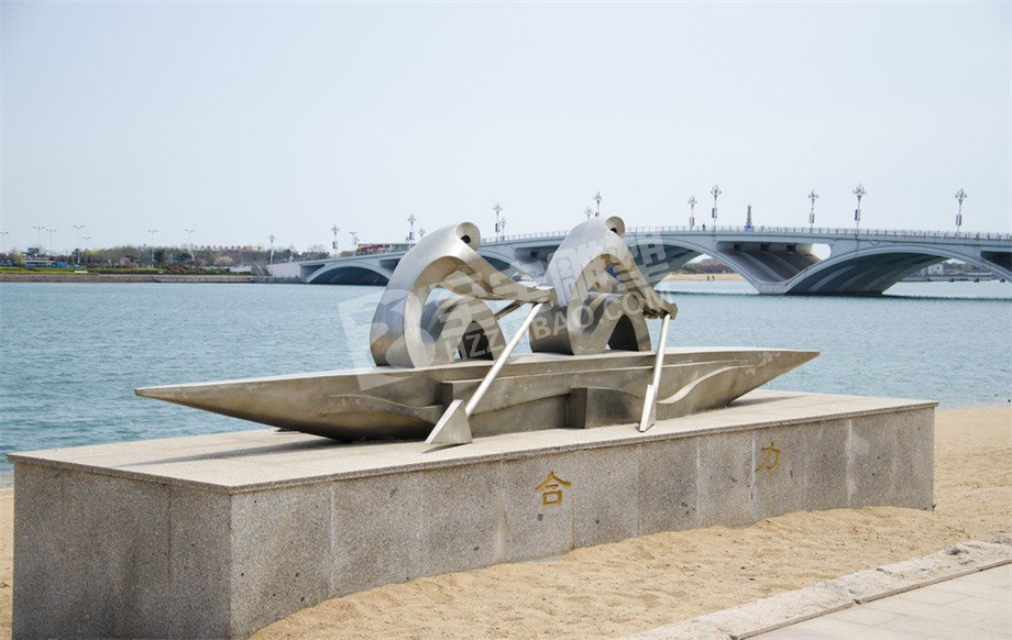 城市江边落地摆件人物合力划船不锈钢雕塑定制