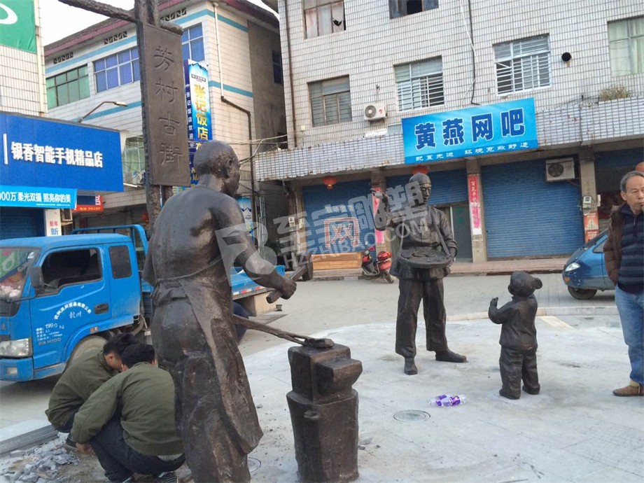 街道人物铸铜雕塑定制